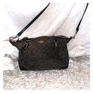Crossbody handbag